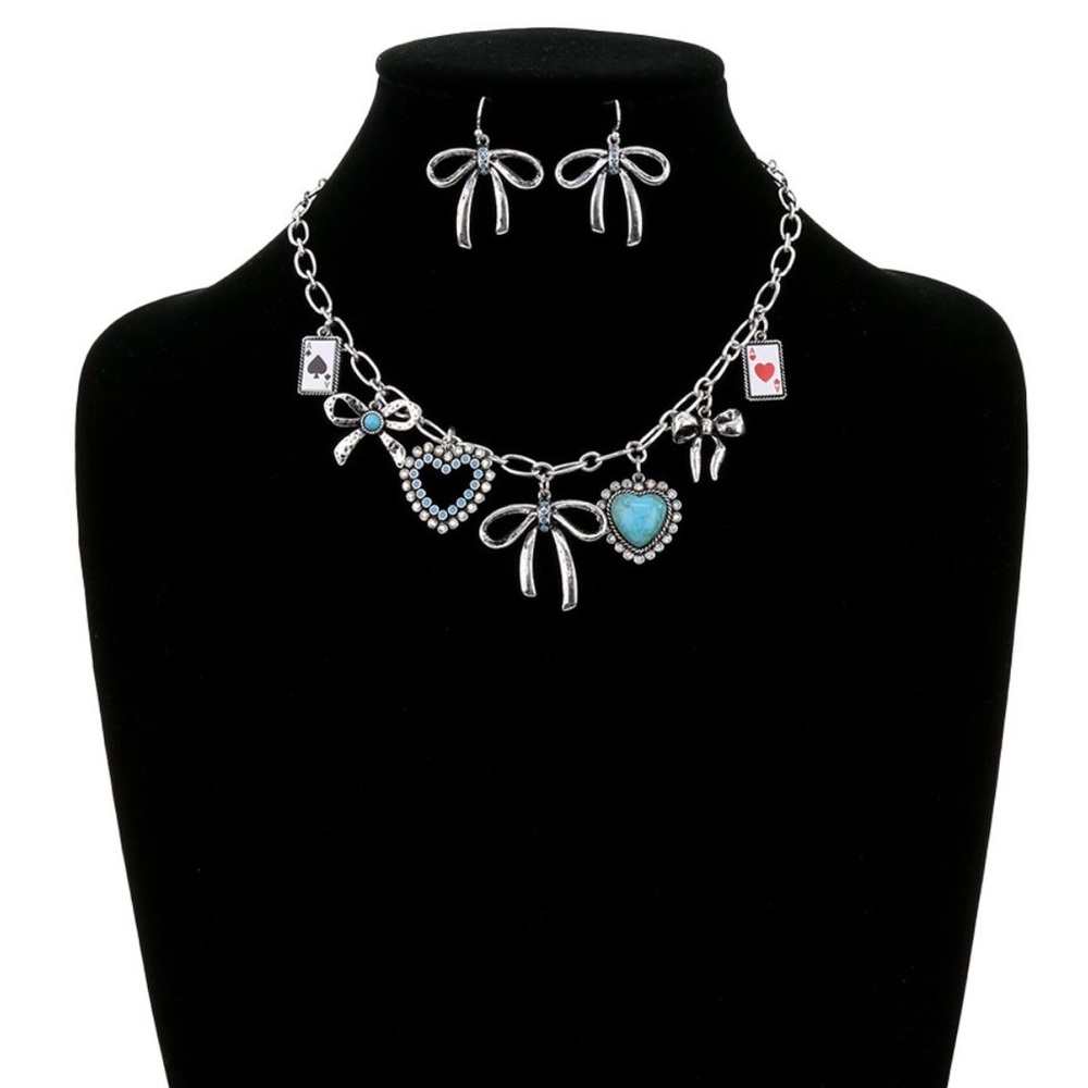 Western Style “Queen of Hearts” Charm Necklace Set